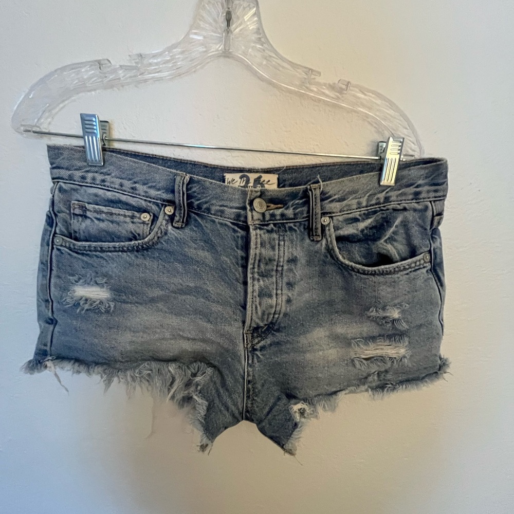 Free People cutoffs sz 26 distressed